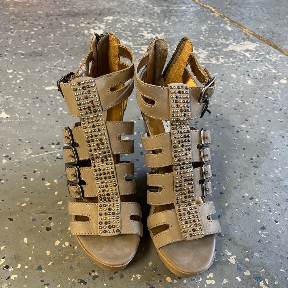 BRAND NEW! Cynthia Vincent Gray Wedges